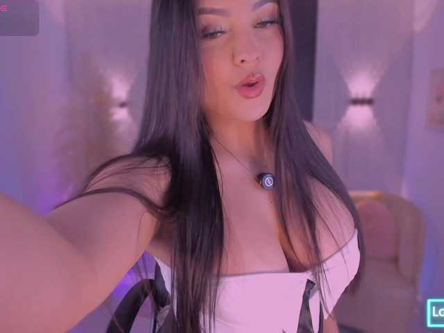 IvyJones1 live webcam show