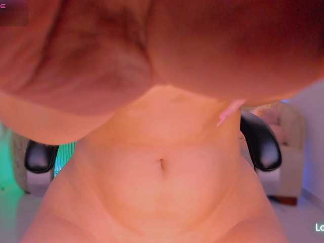 IvyJones1 live cam preview