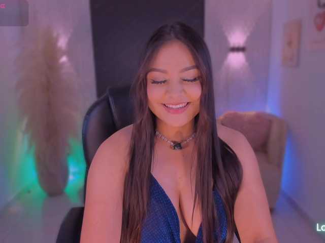 IvyJones1 live cam preview