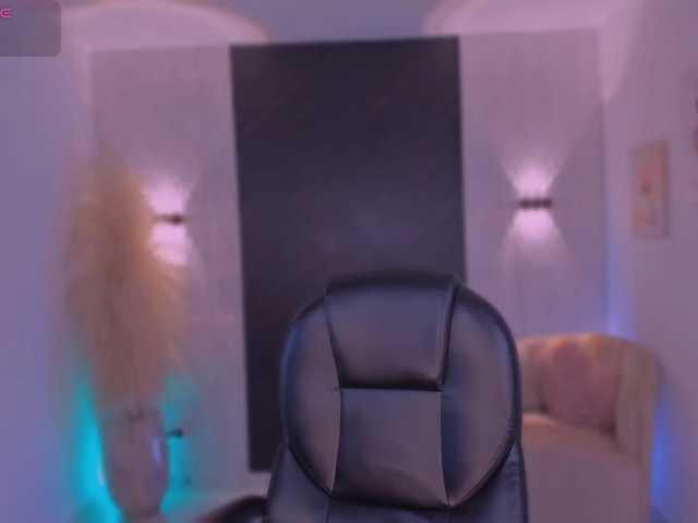 IvyJones1 live cam on BongaCams