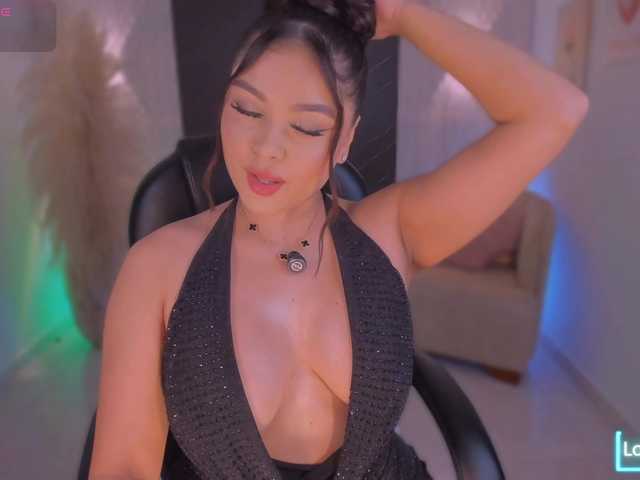 IvyJones1 live cam preview