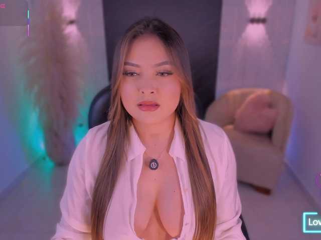 IvyJones1 live cam on BongaCams