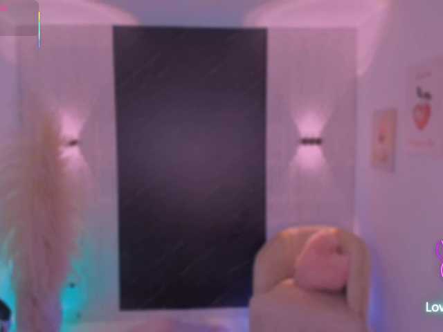 IvyJones1 live cam on BongaCams