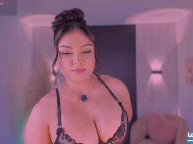 IvyJones1 Live Webcam on BongaCams