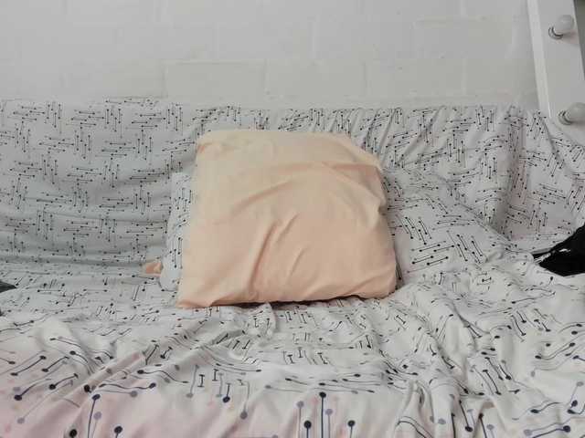 skinnyandcute's BongaCams show and profile