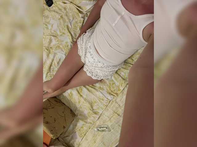 Milkkksheik-981 live cam on BongaCams