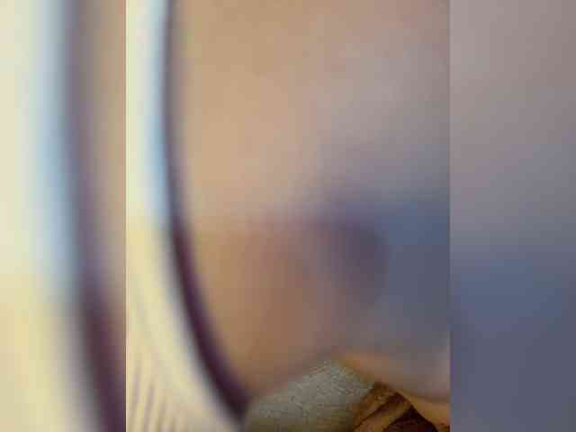 Milkkksheik-981 webcam