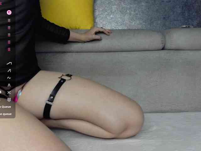 Milkkksheik-981 webcam