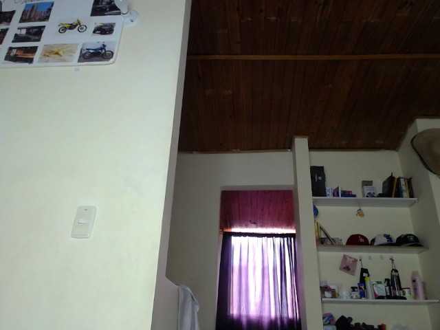 scarlett-bigass live cam on BongaCams