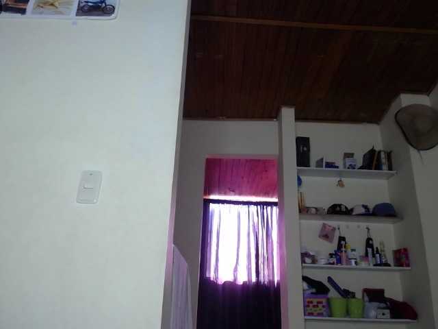 scarlett-bigass live cam on BongaCams