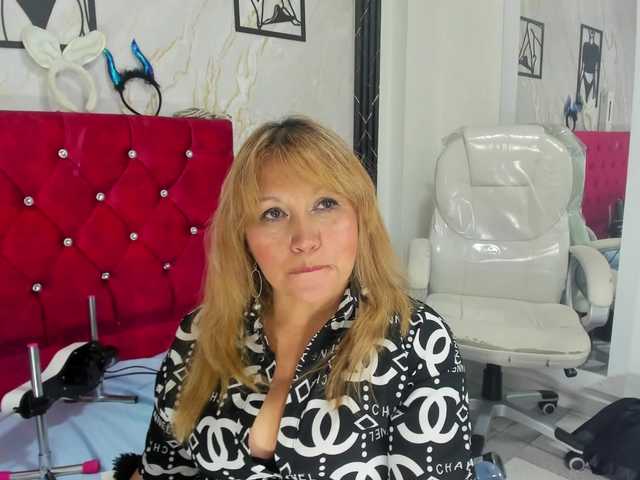 Kazsandra live cam on BongaCams