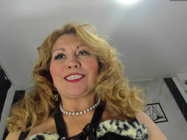 Kazsandra's BongaCams show and profile