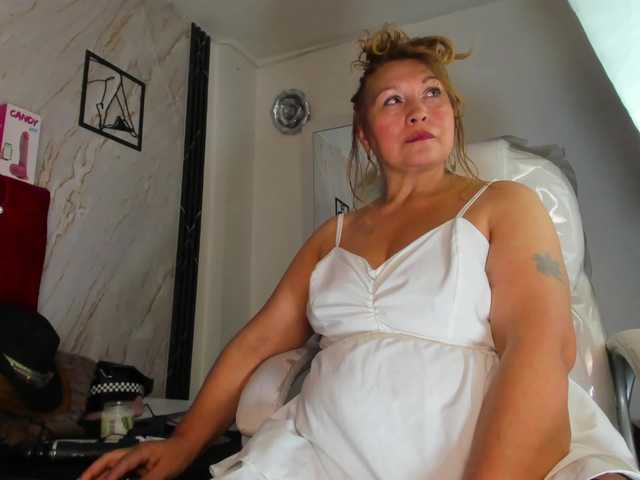 Kazsandra live cam on BongaCams
