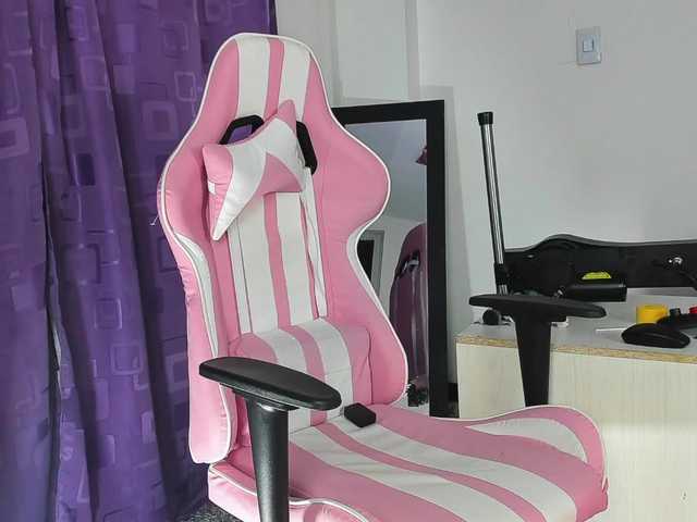 Kazsandra live cam on BongaCams