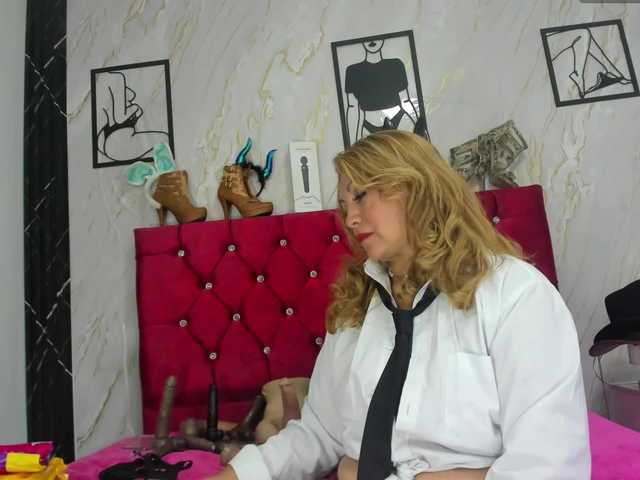 Kazsandra's BongaCams show and profile