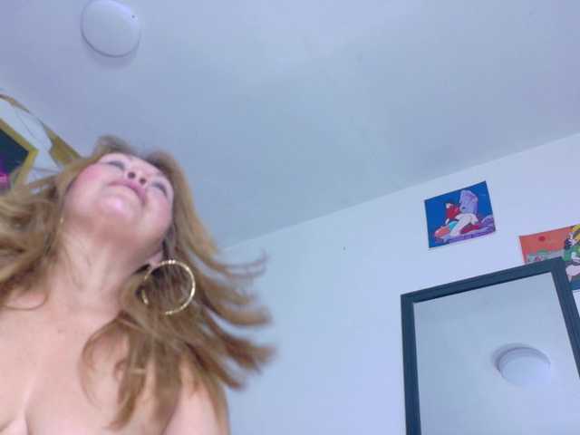 Kazsandra live cam on BongaCams