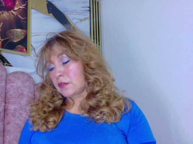 Kazsandra live cam on BongaCams