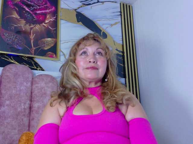 Kazsandra live cam on BongaCams