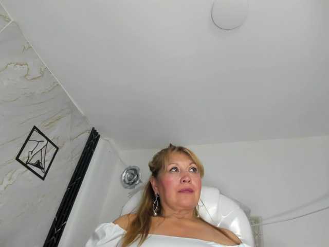 Kazsandra live cam on BongaCams