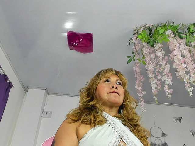Kazsandra live cam on BongaCams