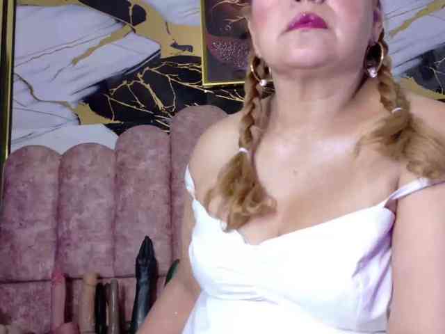 Model: Kazsandra