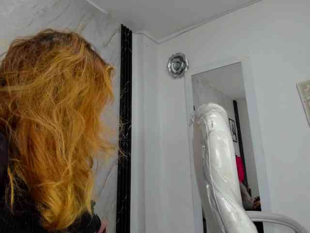 Kazsandra — live female cam on BongaCams
