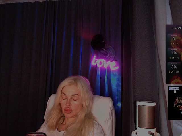 Margo77-1 live cam on BongaCams