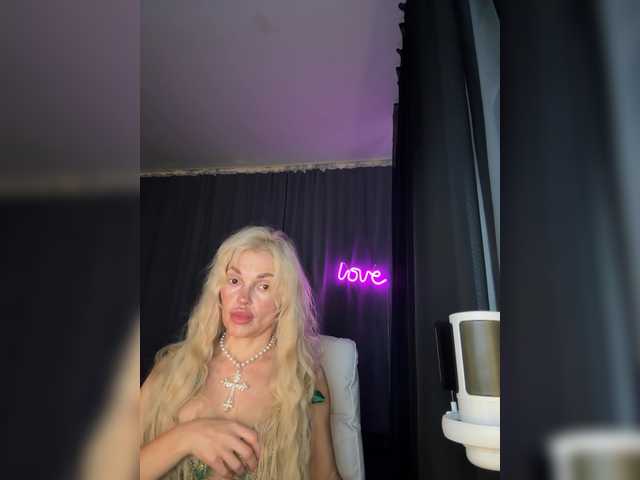 Margo77-1 live cam on BongaCams