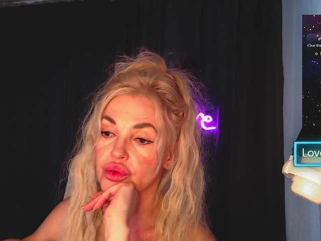 Margo77-1 live cam on BongaCams