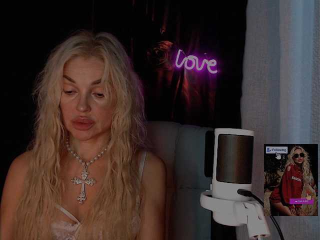 Margo77-1 live cam on BongaCams