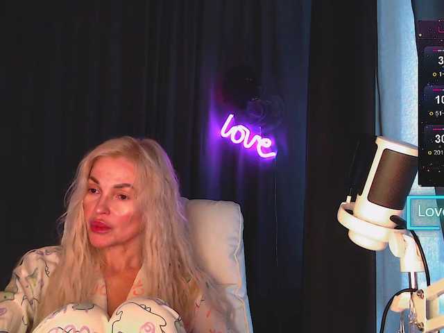 Margo77-1 live cam on BongaCams
