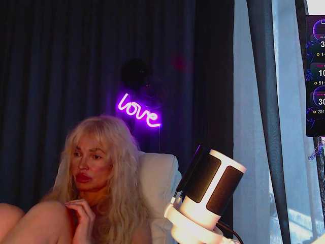 Margo77-1 live cam on BongaCams