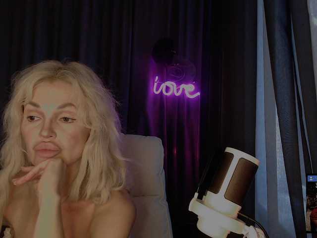 Margo77-1 live cam on BongaCams