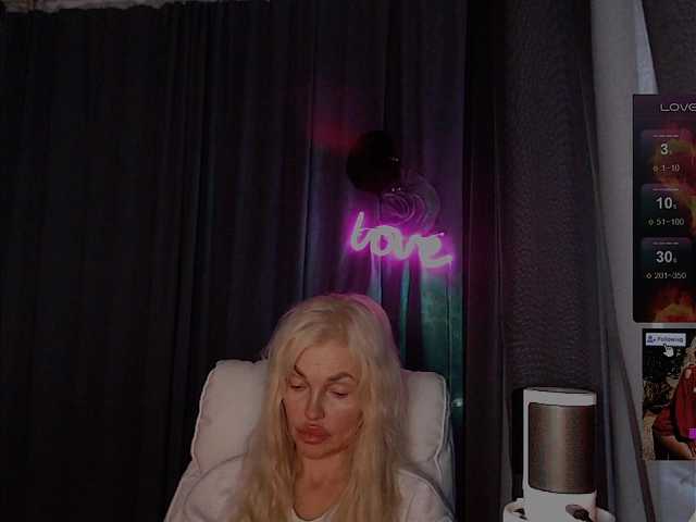 Margo77-1 live cam on BongaCams