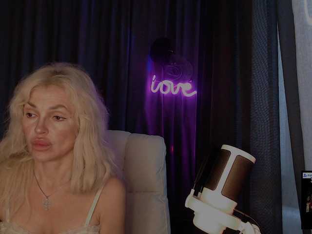 Margo77-1 live cam on BongaCams