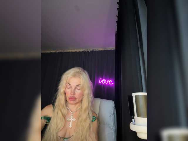Margo77-1 live cam on BongaCams