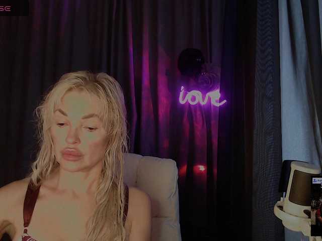 Margo77-1 live cam on BongaCams