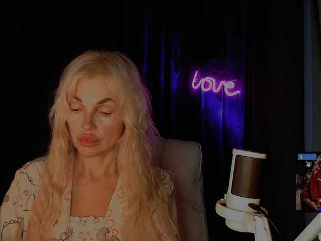 Margo77-1 live cam on BongaCams