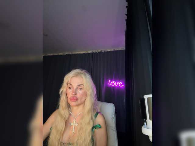 Margo77-1 live cam on BongaCams
