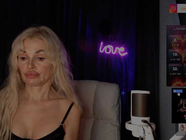 Margo77-1 live cam on BongaCams