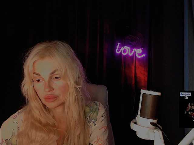 Margo77-1 live cam on BongaCams