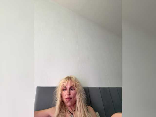 Margo77-1 live cam on BongaCams