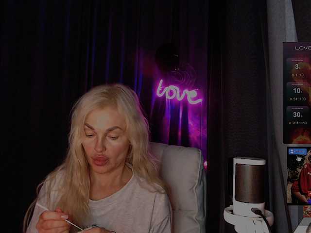 Margo77-1 live cam on BongaCams