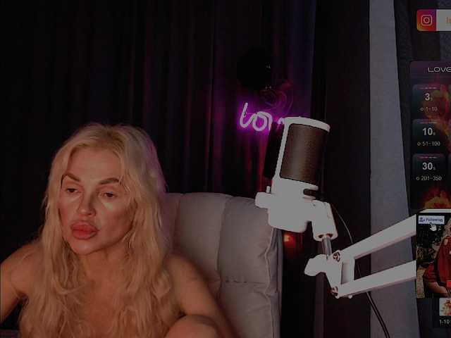 Margo77-1 live cam on BongaCams