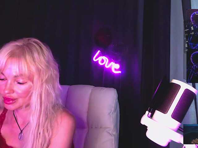 Margo77-1 live cam on BongaCams