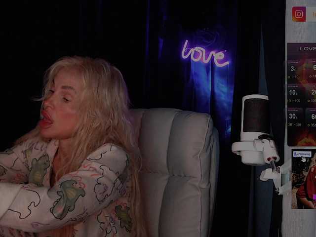Margo77-1 live cam on BongaCams