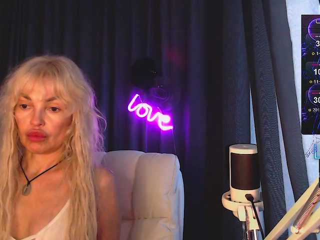 Margo77-1 live cam on BongaCams