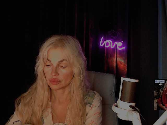 Margo77-1 live cam on BongaCams