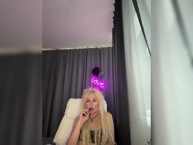 Margo77-1 live cam on BongaCams
