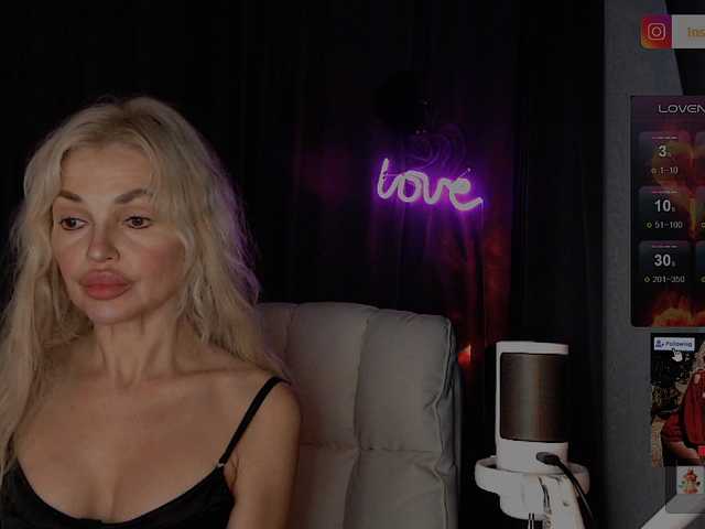 Margo77-1 live cam on BongaCams